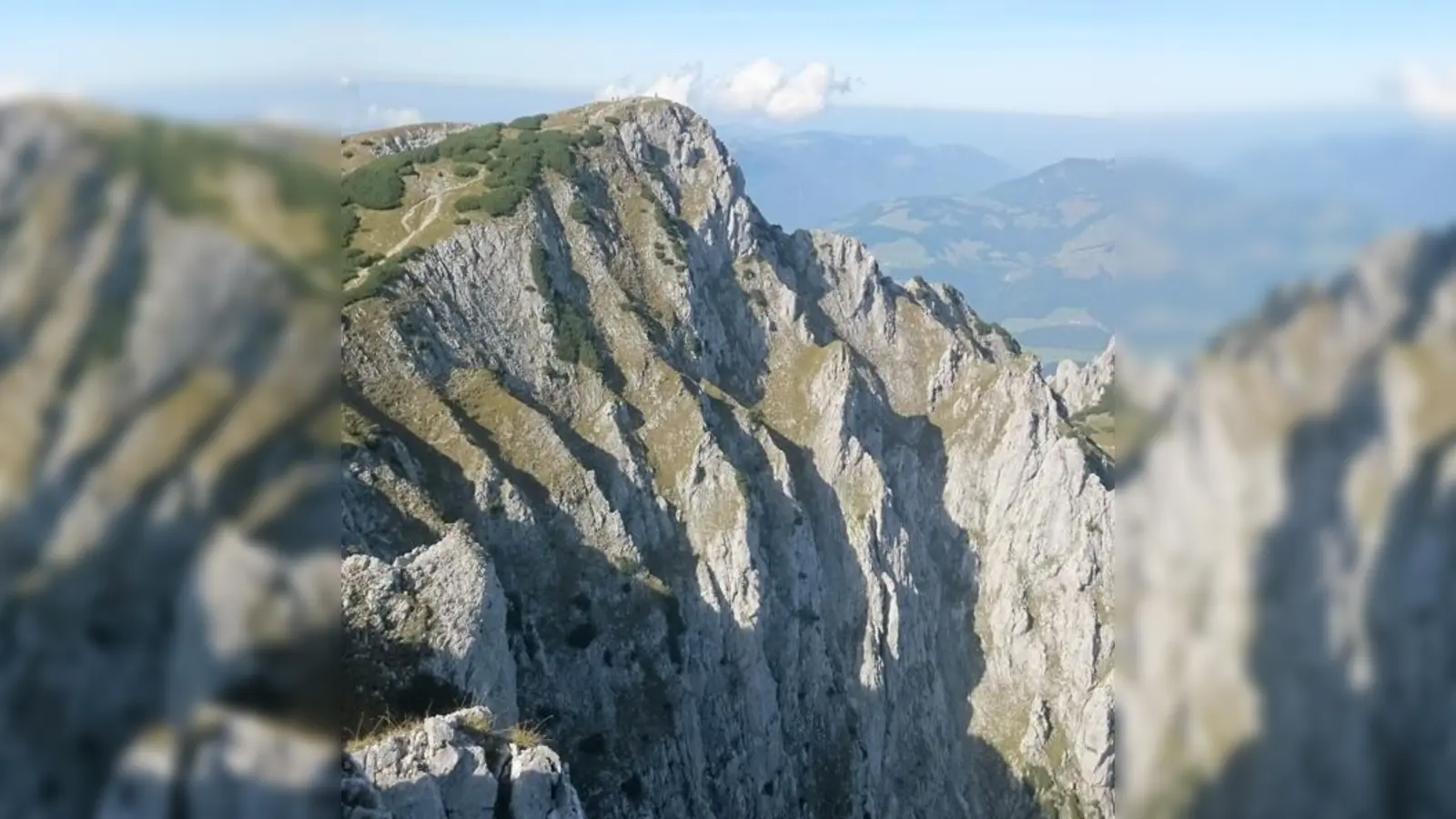 Die markante Pyramidenspitze (1.997 m) im Zahmen Kaiser von der Vorderen Kesselschneid (2.001 m) aus gesehen.	 (Foto: Stefan Dohl)