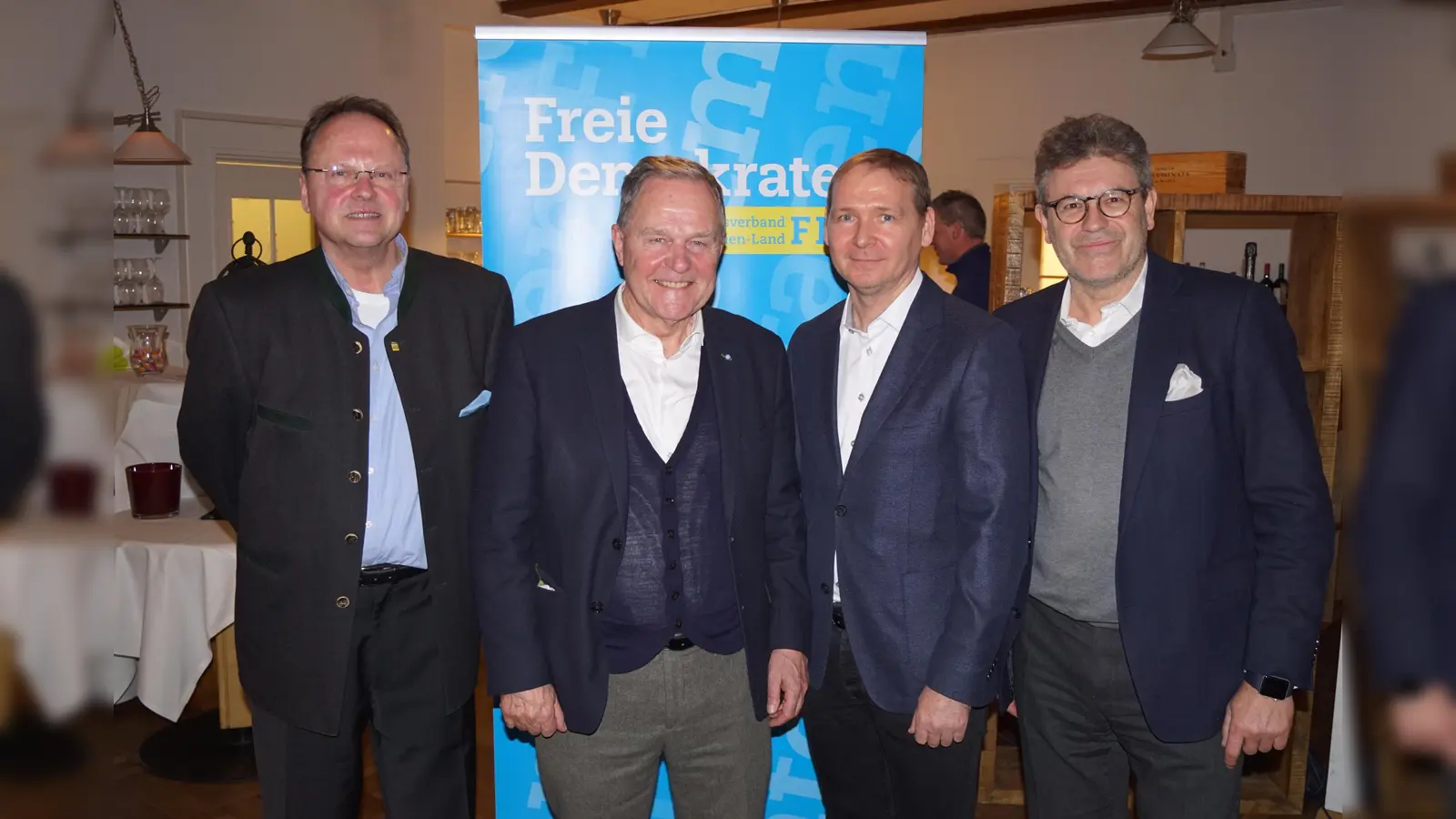 Führten durch den Info-Abend (v. l.). Dr. Helmut Gammel, Dr. Wolfgang Heubisch, Dr. Dominik Spitzer und Michael Ritz.  (Foto: Privat)