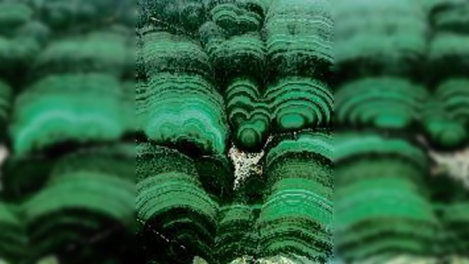Schönes aus  (Foto: Das Mineral Goethit hat die gleiche Zusammensetzung wie profaner Rost  derzeit im Museum »Reich der Kristalle« zu bestaunen.)
