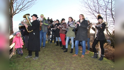 Die Musikkapelle Gelting spielt wieder an mehreren Orten in den Gemeinden Pliening und Poing. (Foto: Archiv)