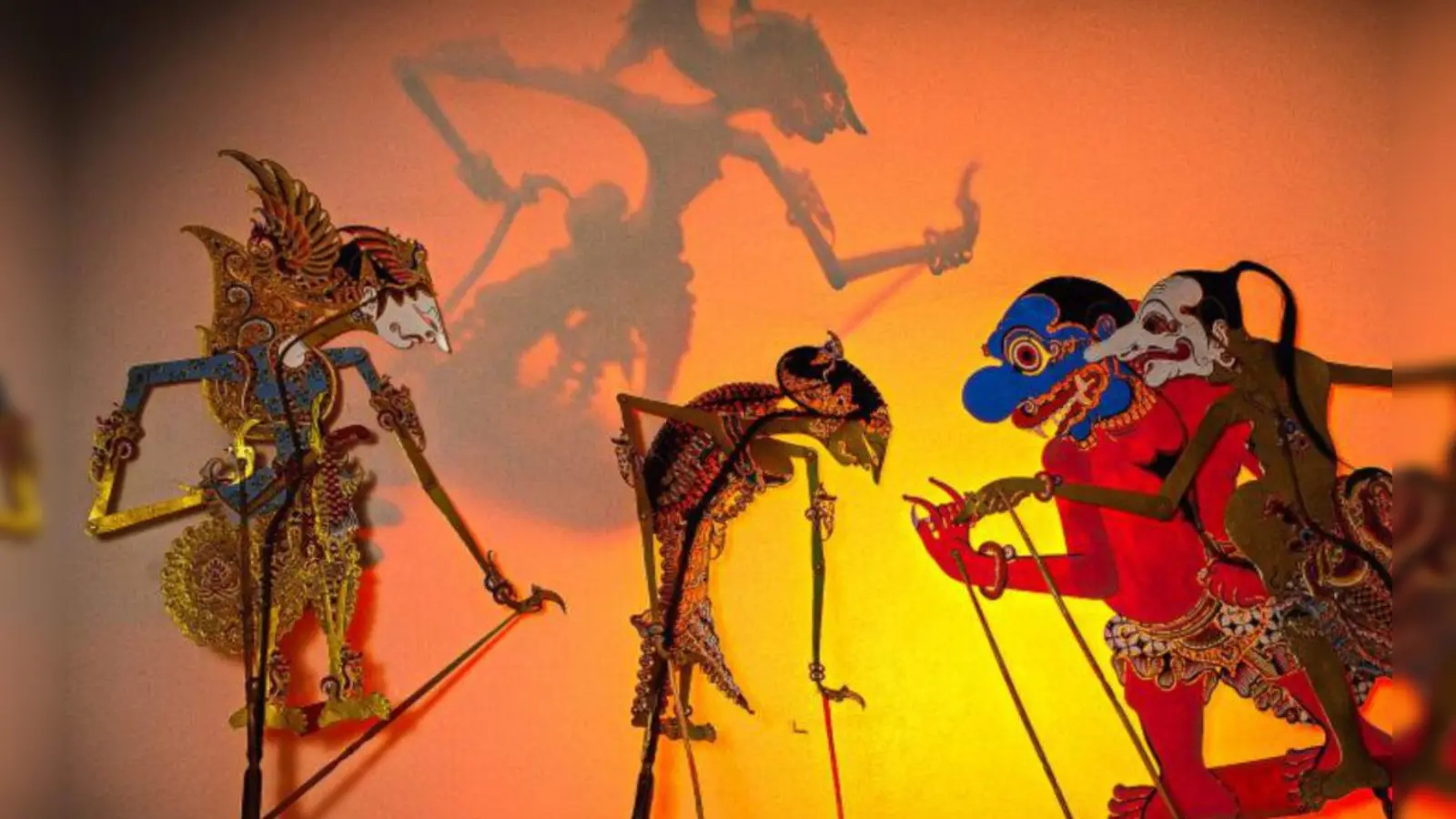 Bei dieser Geschichte werden die Zuschauer mit javanischen Schattenfigurenspiel und Gamelanmusik in eine neue Welt entführt. (Foto: Lauscherverlag)