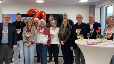 Zum 20. Geburtstag der Nachbarschaftshilfe kamen zahlreiche Gäste aus den drei beteiligten Gemeinden, um zu gratulieren.  (Foto: hw)
