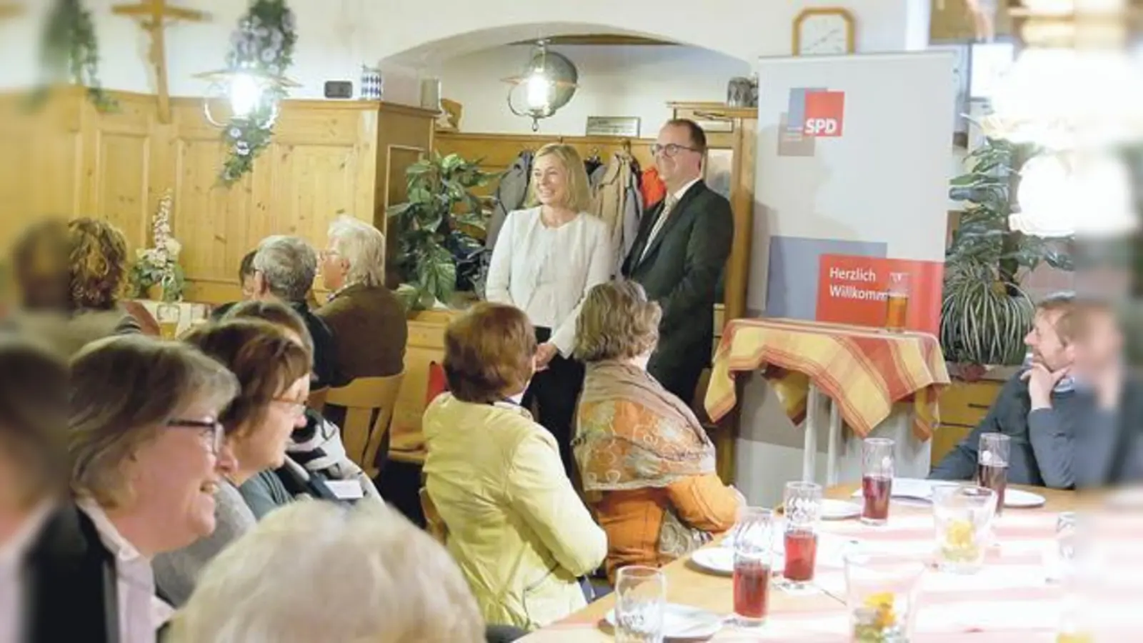 Doris Rauscher und Markus Rinderspacher genossen den Zuspruch ihrer Gäste.	 (Foto: Büro Rauscher)