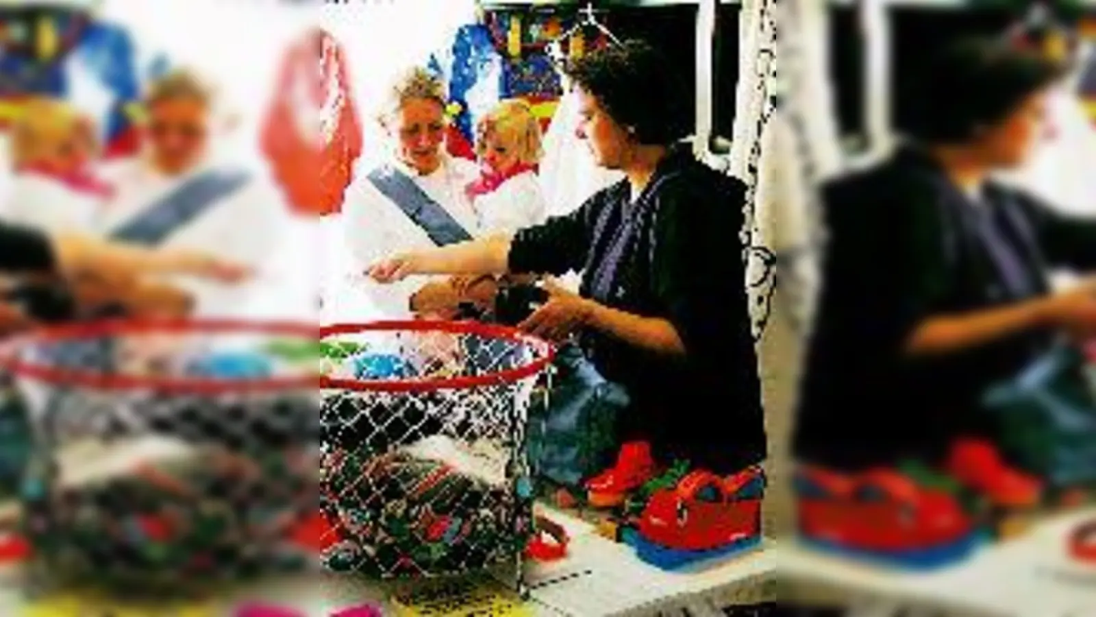 Auch für Kinder finden sich Schnäppchen beim Sommerbasar  alles für einen guten Zweck. 	 (Foto: Verein)