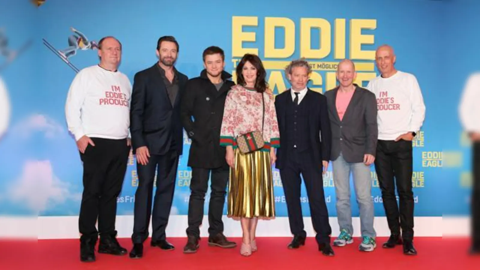 v.l.n.r.: Henning Molfenter, Hugh Jackman, Taron Egerton, Iris Berben, Dexter Fletcher, Eddie »The Eagle« Edwards &amp; Charlie Woebcken bei der Premiere in München. 	 (Foto: 20th Century Fox)