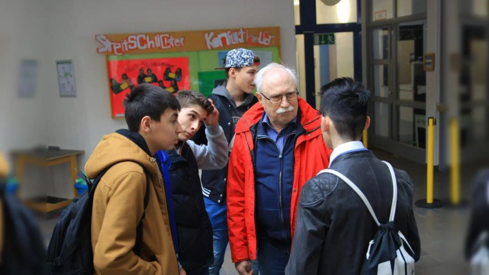 „Vertrauen aufbauen, Stärken finden, dann Beruf finden -  nur nicht ganz so schnell.“ Konrad Kraft ist pensionierter Diplom-Kaufmann und seit mehreren Jahren ehrenamtlicher Coach an der Mittelschule. (Foto: us)