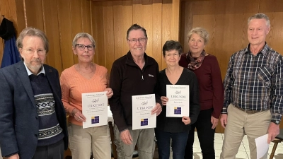 Dr. Rainer Mogh, Sabine Kennerknecht-Sendl, Johann Ferchl, Regina Zankl, Inge Mader und Rudi Fischer (v. l.). (Foto: Peißenberger Gabentisch)