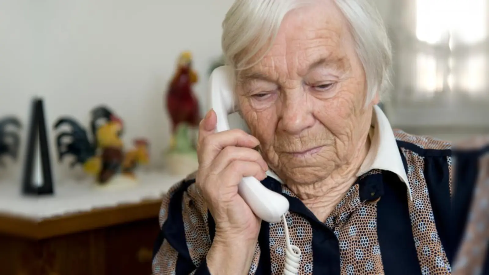 Immer wieder fallen Senioren auf den sogenannten Enkeltrick herein. (Foto: photos.com)