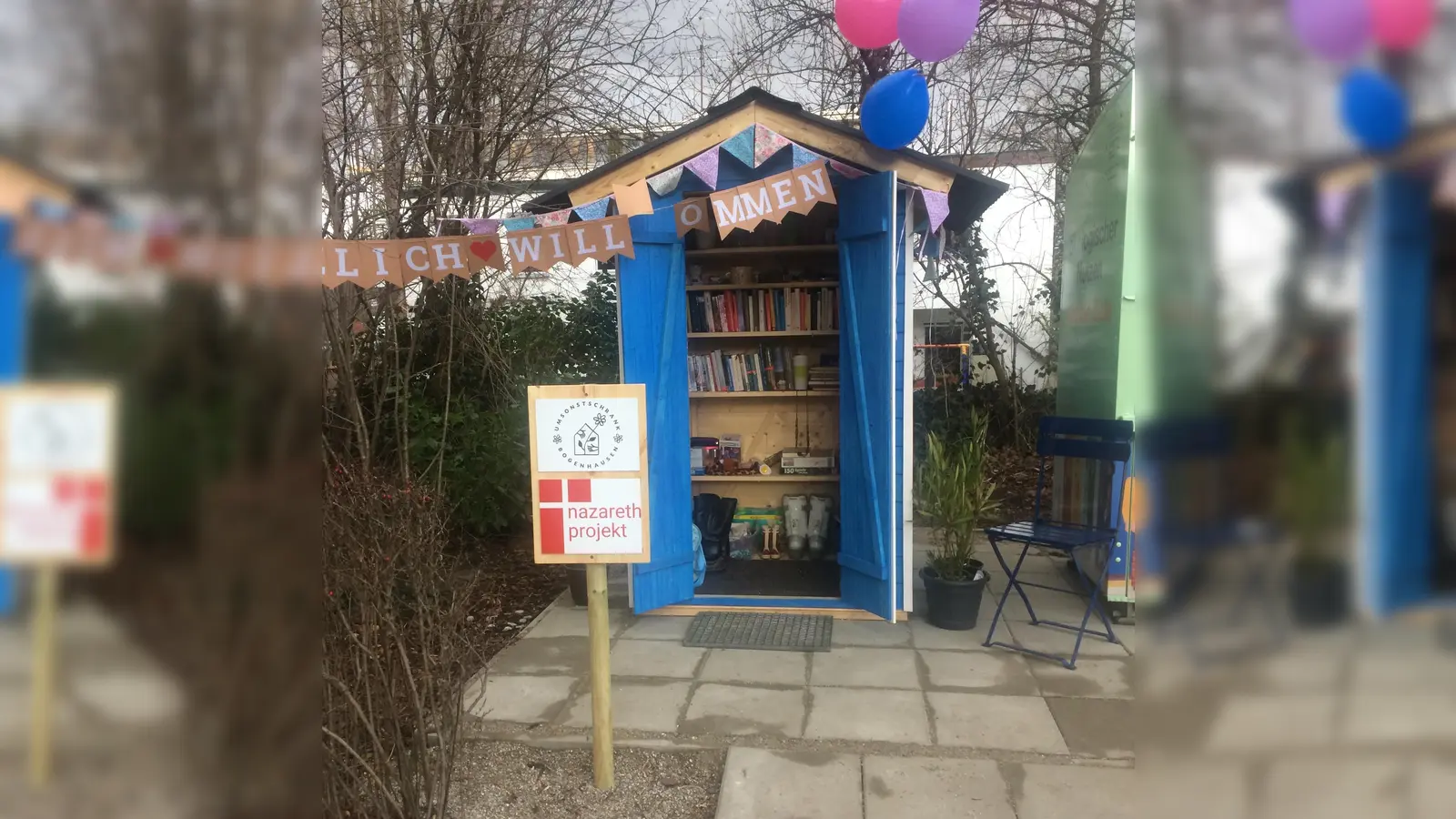 Der Umsonstschrank steht nun seit gut einem Monat an der Nazarethkirche. Hinter dem Projekt stecken engagierte Nachbarn. (Foto: Initiativgruppe Umsonstschrank Bogenhausen)