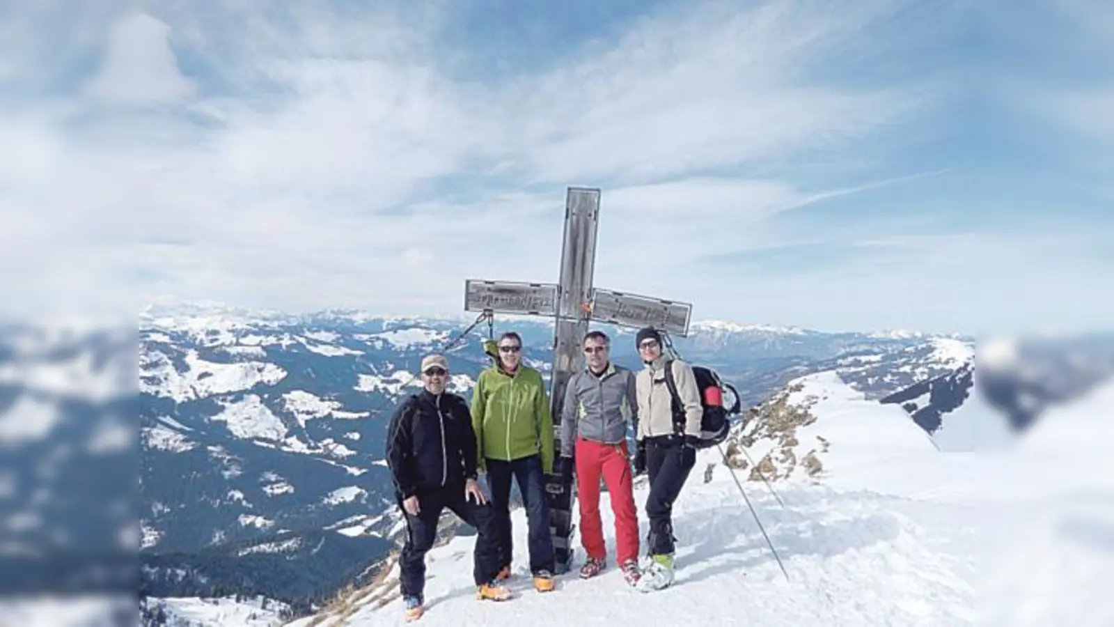 Die Skitouren Gruppe des Skiclubs Falkenberg auf dem Brechhorn auf 2.032m. 	 (Foto: privat)
