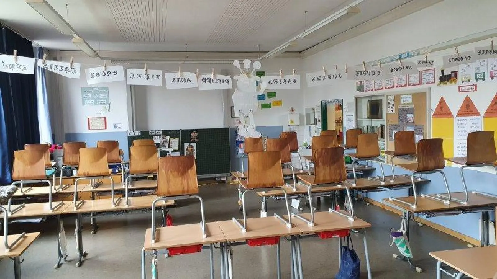 So sieht es weiterhin in den allermeisten Schulklassen aus. Maximal 14 Prozent aller Schüler dürfen seit Montag in den Unterricht. Für manche dieser 14 Prozent bedeutet das aber keineswegs, dass sie nun jeden Tag tatsächlich in ihre Schule gehen werden, sondern zum Beispiel nur an einem von fünf Tagen pro Woche - den Rest sind auch diese Abschlussschüler weiter auf „Lernen zuhause” angewiesen. (Foto: sch)