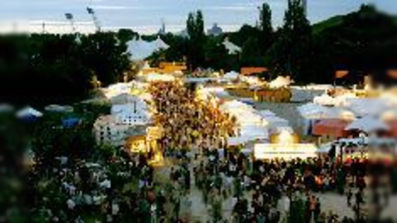 Ein buntes Treiben bis in die Nacht hinein, das gibts tatsächlich auch in München. Wenns nur nicht so teuer wäre...	 (Foto: VA)