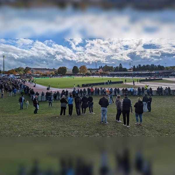 Vöhlinstadion Illertissen: Fußballstadion mit Leichtathletikanlage. (Foto: M. Forster)