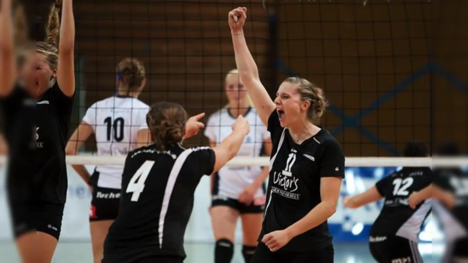Großer Jubel über den Auswärtssieg des SV Lohhof in Nürnberg bei Kapitänin Stephanie Utz.  	 (Foto: SV Lohhof)