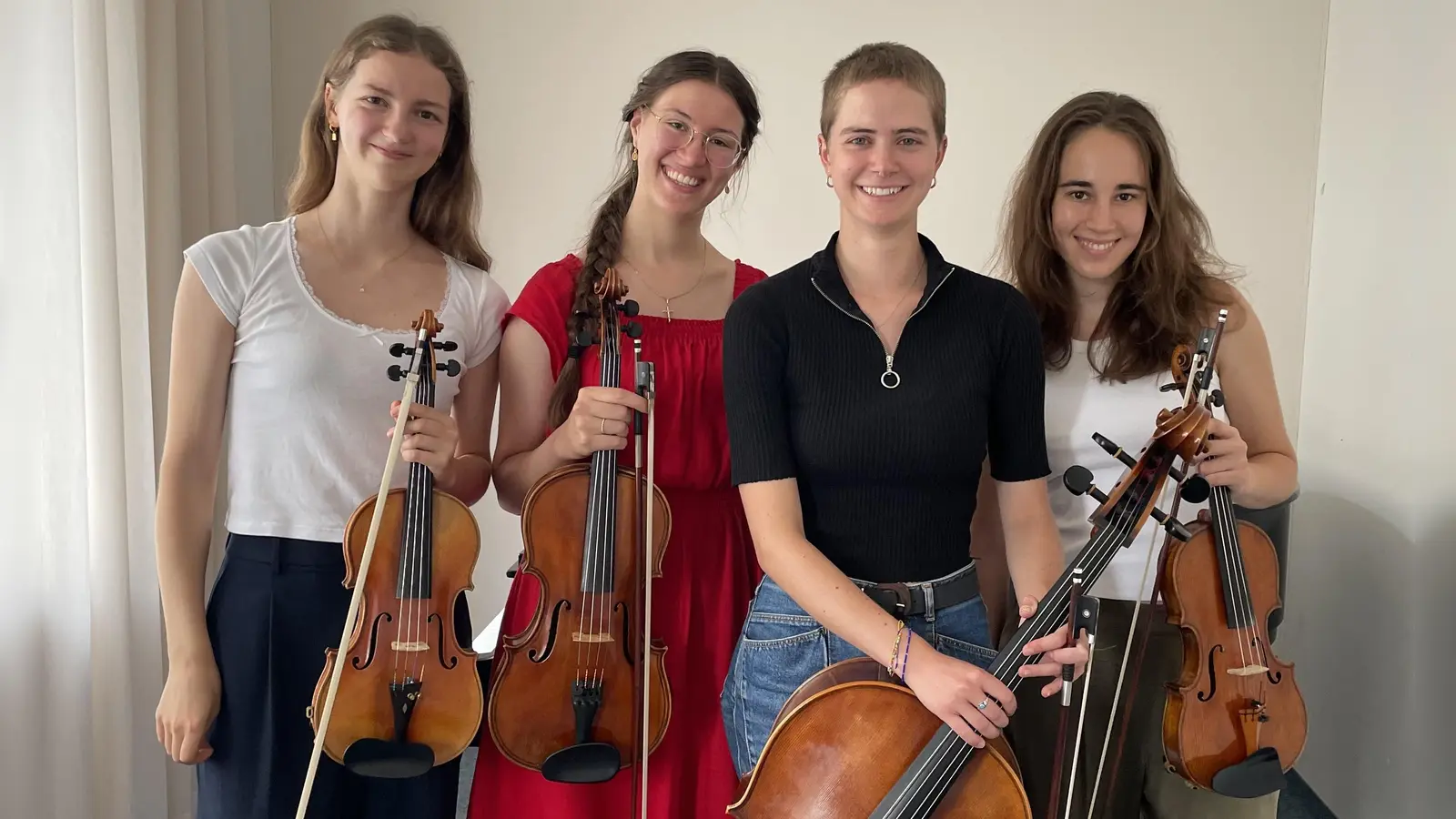 Mit klassischer Musik erfreuen vier junge Musikerinnen Eltern mit Babys und Kleinkindern. (F.: © Gem. Oberschleißheim)