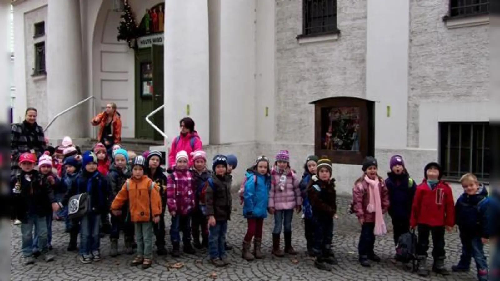 Das war eine aufregende Sache: der Ausflug in die Stadt zum Marionettentheater.	 (Foto: Privat)
