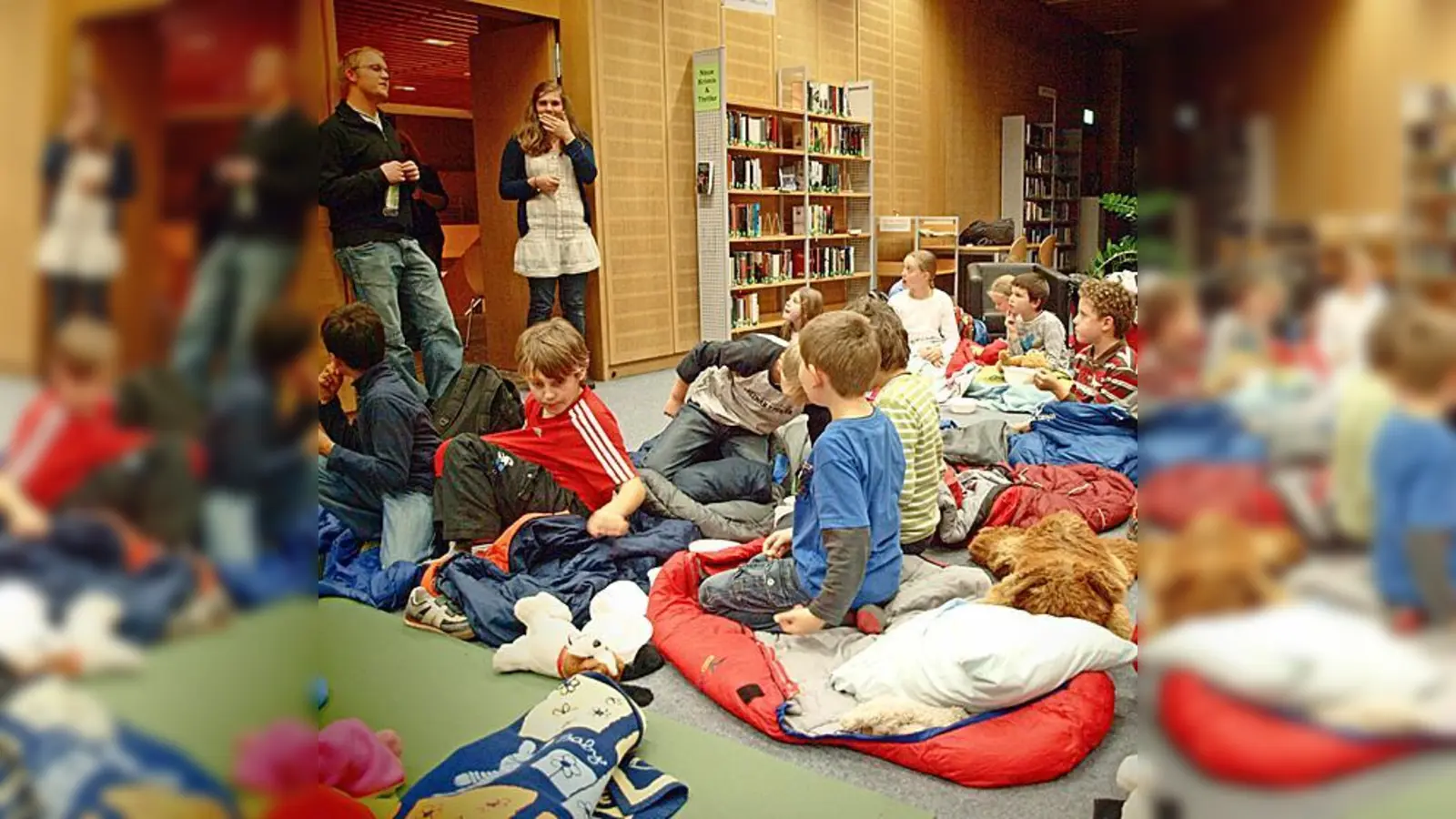 Viele aufmerksame Zuhörer gab es bei der Halloween-Lesenacht.  (Foto: VA)