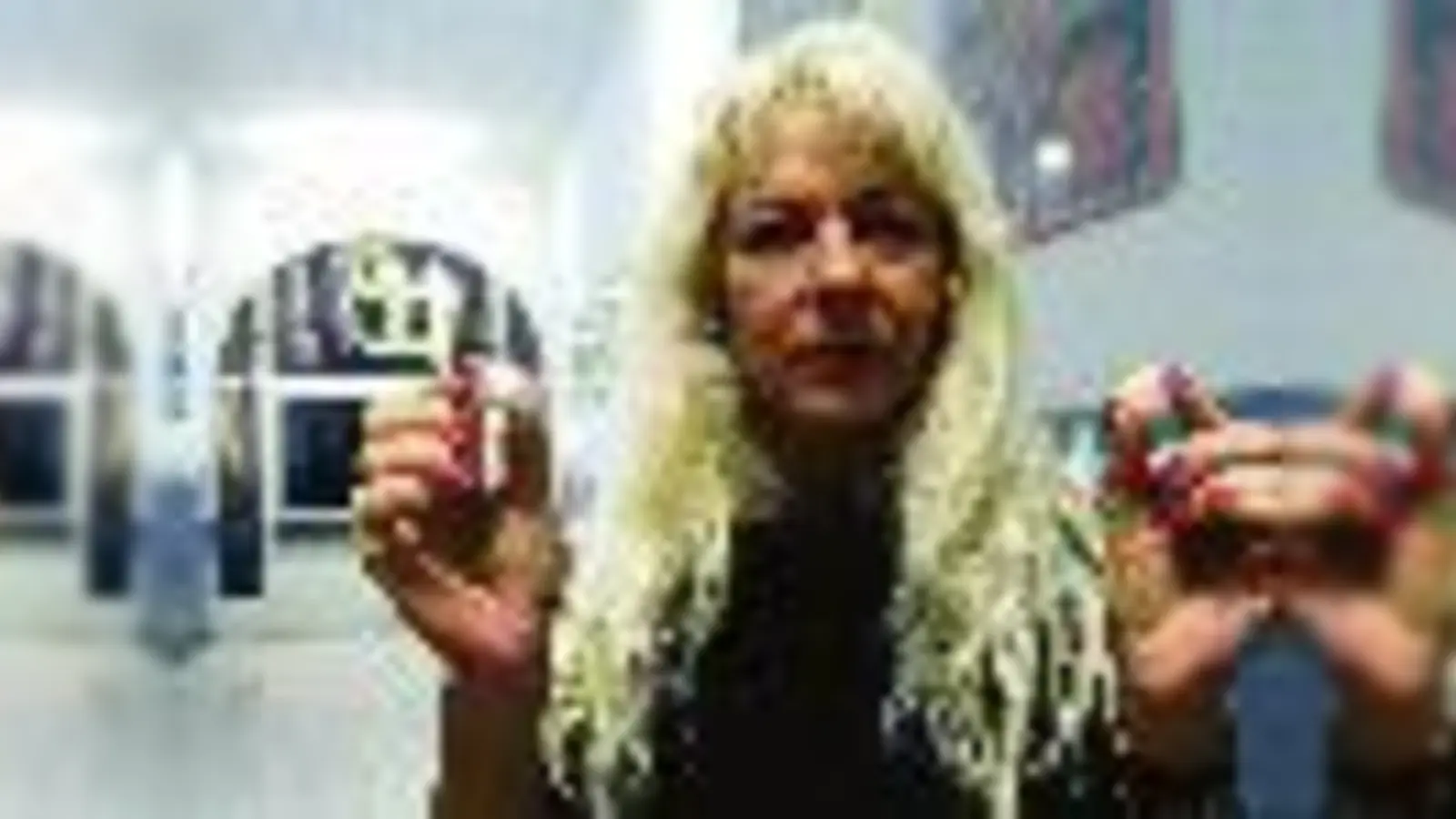 Dass einige Lehrer den Sportunterricht nur noch mit Ohrenstöpseln machen, kann kein Dauerzustand sein, meint Gabriele Karrasch, Rektorin der Grundschule an der Simmernstraße, und fordert Lärmschutzmaßnahmen.  (Foto: cr)