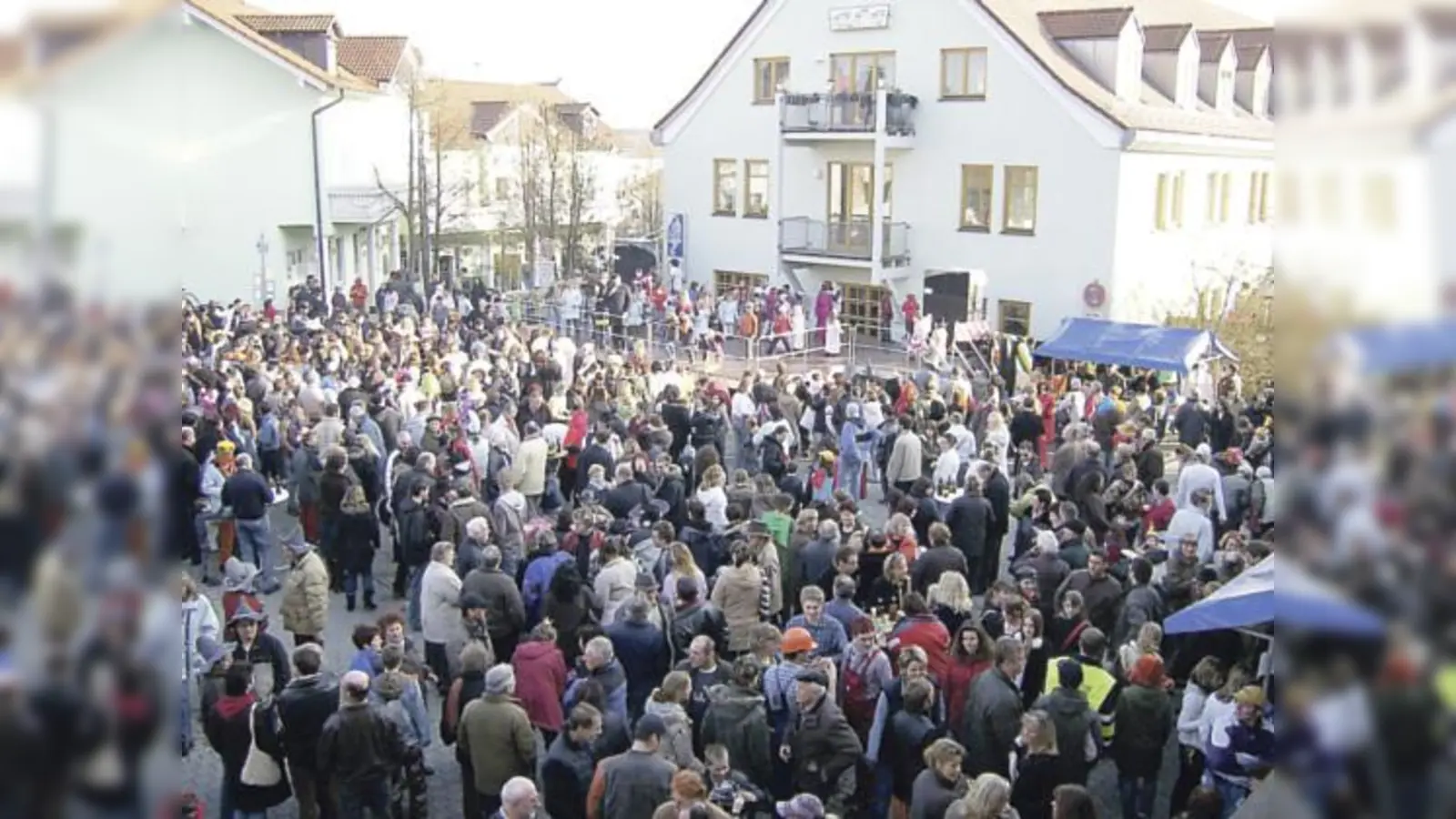 Auch in diesem Jahr hofft die Freiwillige Feuerwehr Taufkirchen (Vils) wieder auf viele Besucher des traditionellen Faschingdienstags im Feuerwehrhof. 	 (Foto: VA)