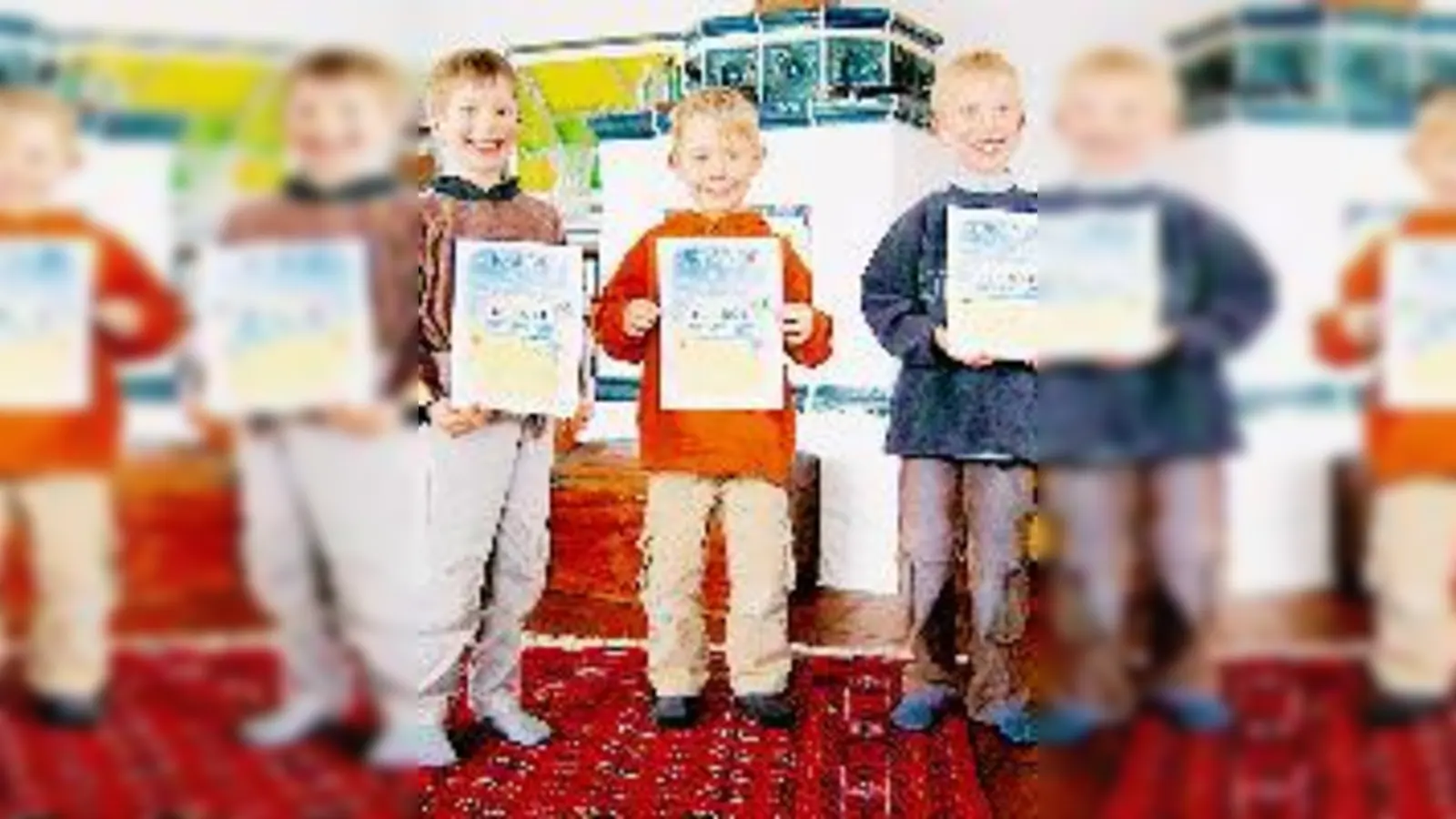 Früh übt sich: Simon, Konstantin und Christopher mit Forscherdiplom. (Foto: Privat)