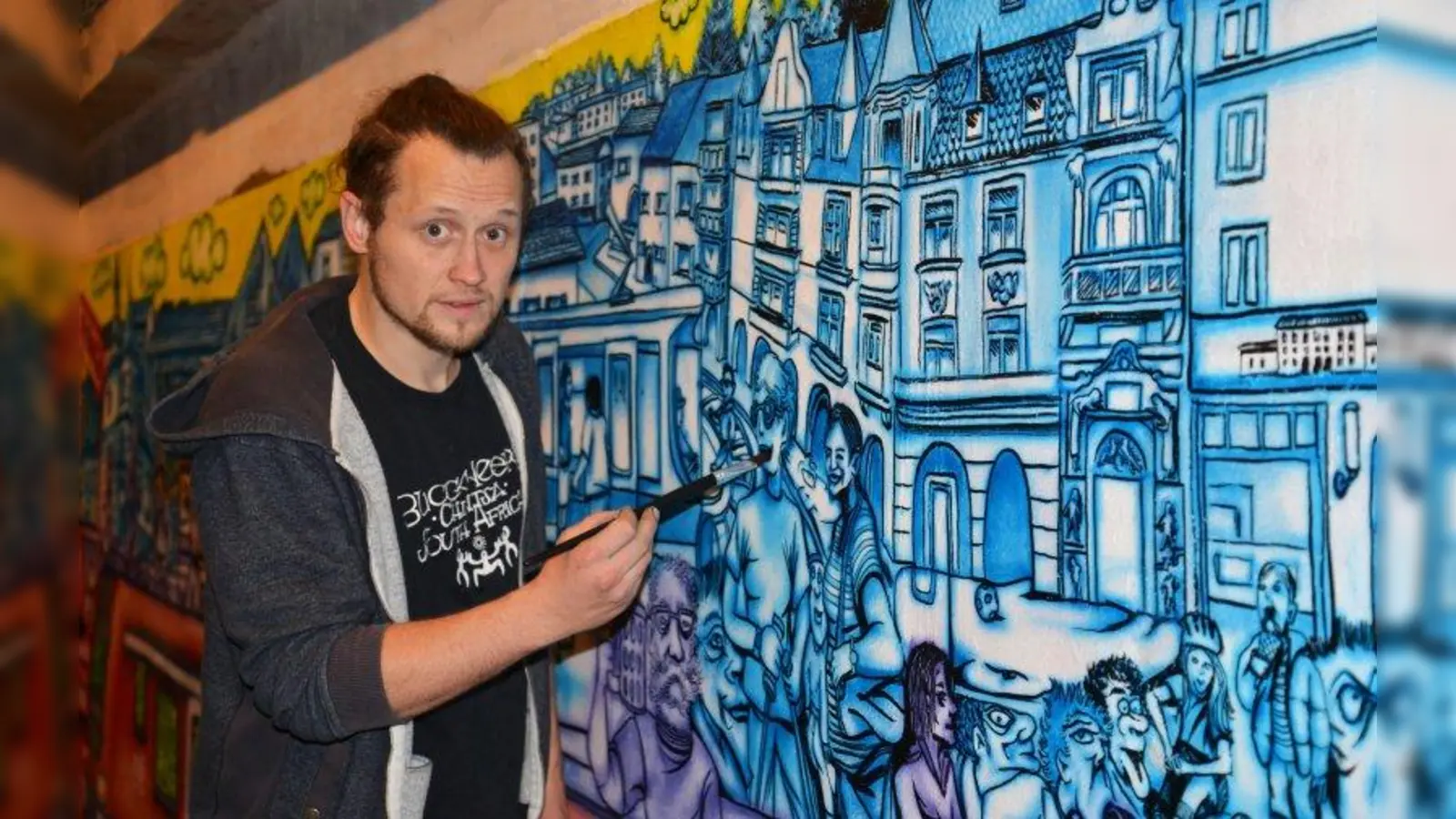 Der Künstler Martin Blumöhr bei der Arbeit in einer Unterführung. Aktuell ist er auf dem Luise-Kiesselbach-Platz tätig. (Foto: Blumöhr)