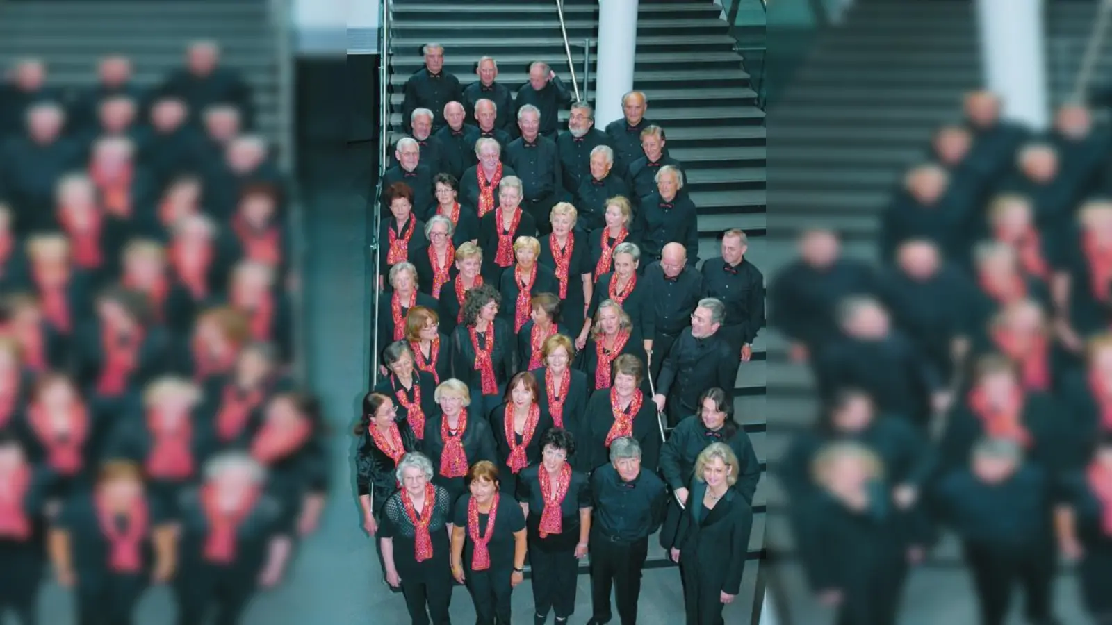 Die Chorgemeischaft Unterpfaffenhofen-Germering e.V.unter der Leitung von Caroline Lichtinger von Stein gratulierte dem Männerchor.