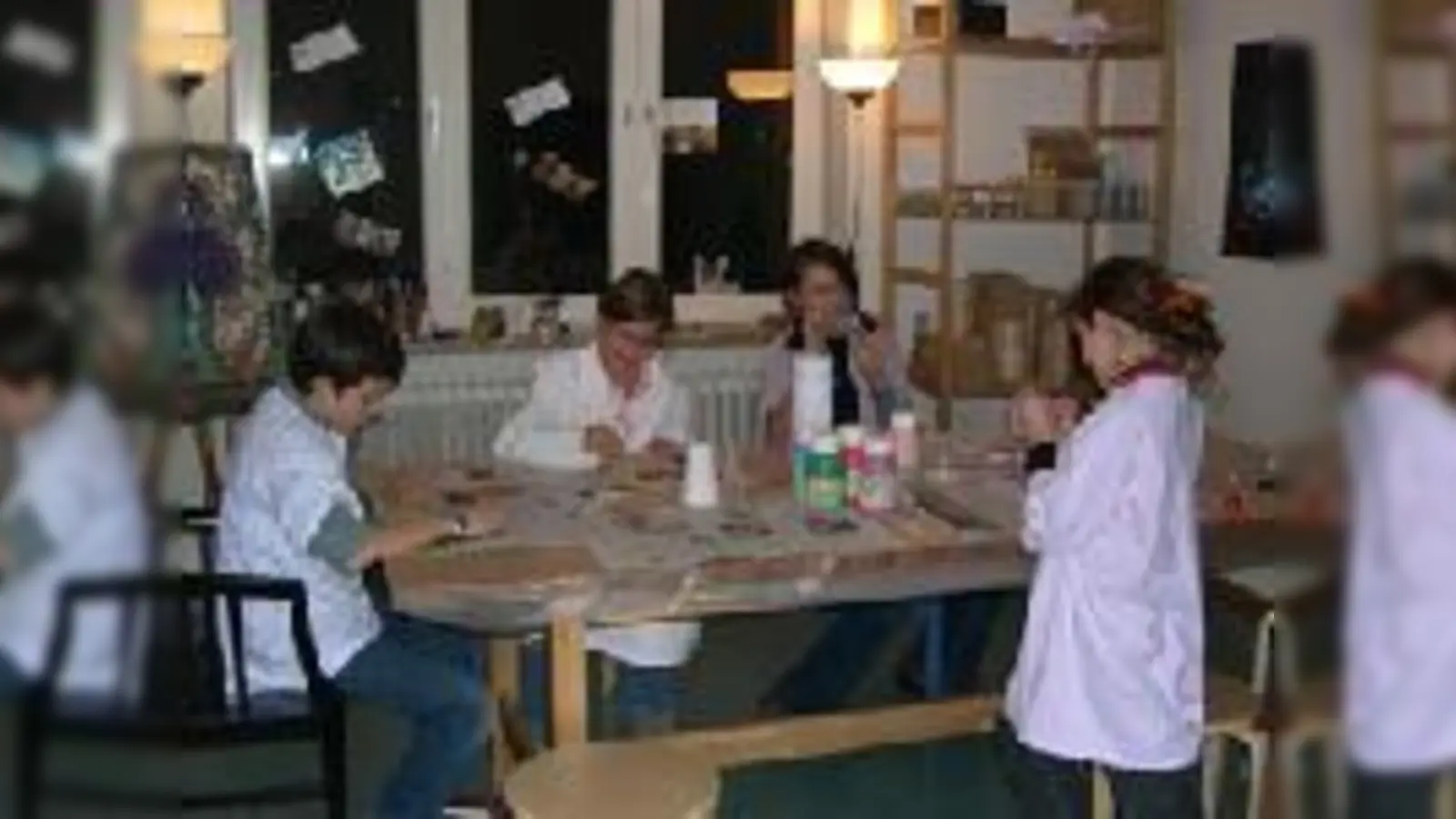 Mit Pinsel und Farbe der Phantasie freien Lauf lassen. 	 (Foto: VA)