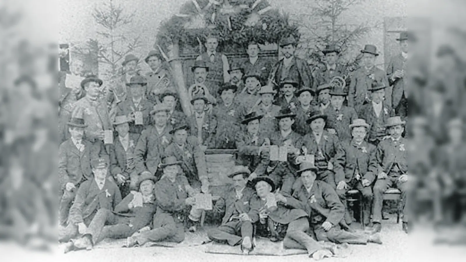 Bis heute eine gut gelaunte Truppe - die Burschen des Burschenvereins „Fröhlich frisch auf” aus Taufkirchen. (Foto: Burschenverein Fröhlich frischvauf)