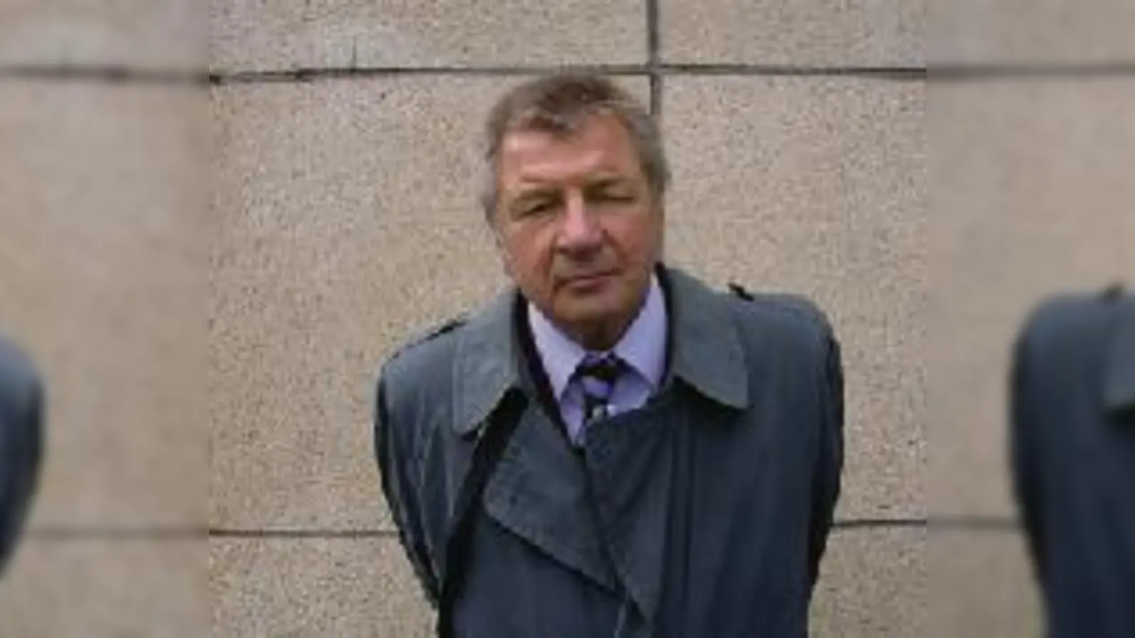 Präsentiert sein neues Programm im Volkstheater: Der Kabarettist und Entertainer Werner Schneyder.  (Foto: VA)