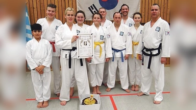 Alexandra Frömberg legte die Prüfung zum 1. Dan erfolgreich ab. Sie unterricht auch. 	 (Foto: Verein)