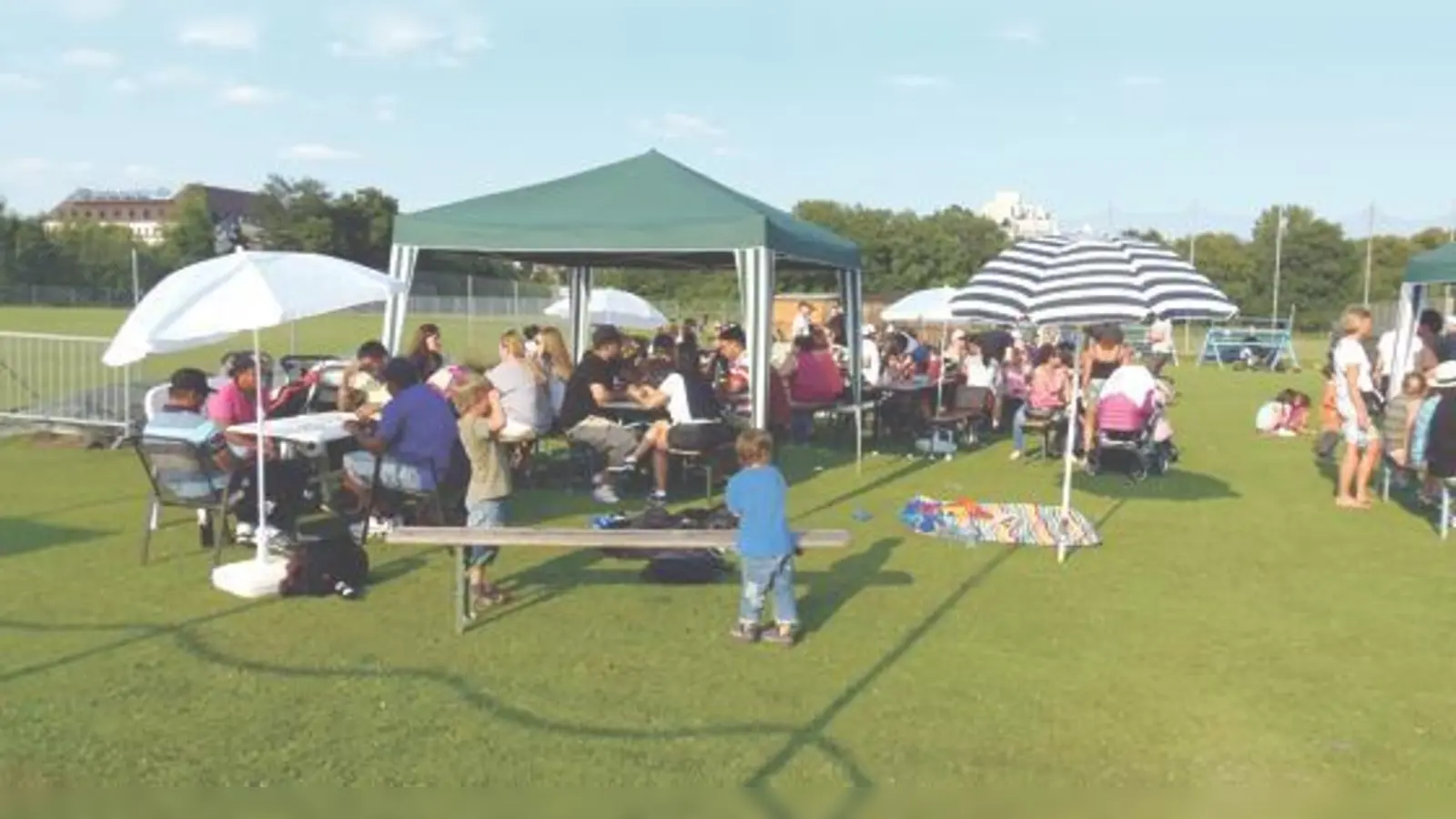 Wieder wird die Wiese, wie auch schon im vergangenen Jahr beim Sommerfest, zum Festplatz mit vielen Attraktionen.	 (Foto: VA)