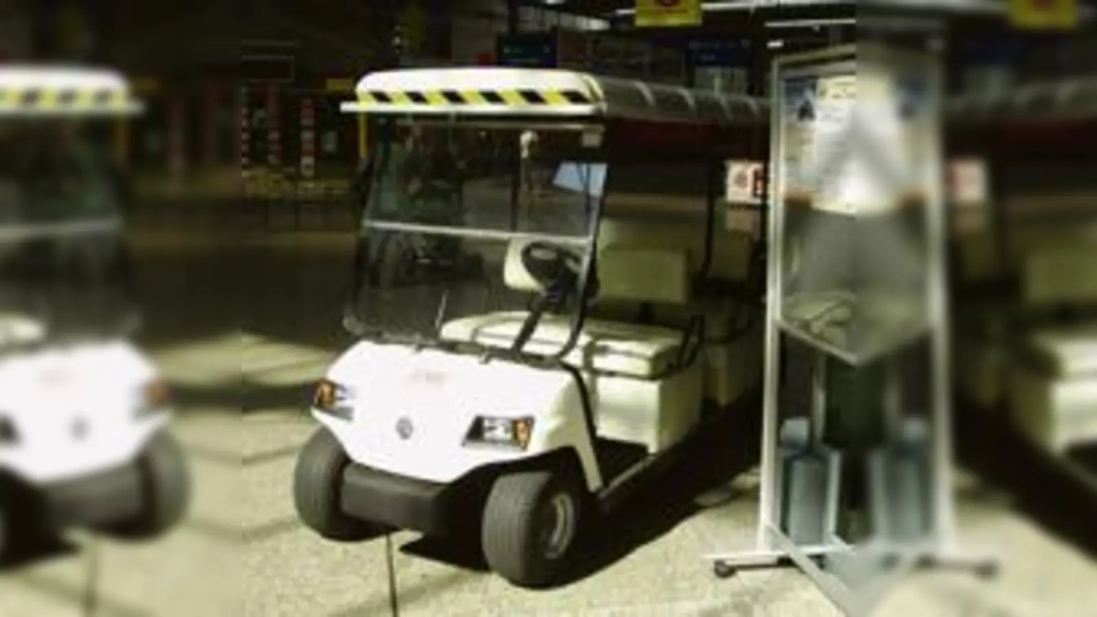 Mit so einem Elektrowagen haben die beiden Betrunkenen eine Spritztour duch den Hauptbahnhof unternommen.  (Foto: Bundespolizei)
