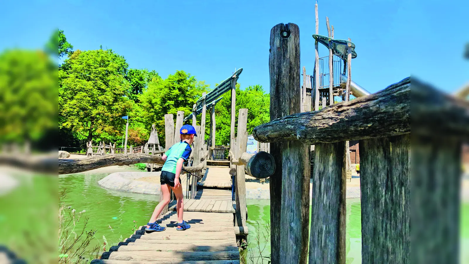 Für große und kleine Entdecker gibt es in „Plitsch, Platsch - Wasser marsch” jede Menge zu entdecken. Wie diesen Spielplatz im Westpark. (Foto: © J. Berg Verlag/Linea Funke)