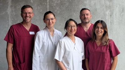 Manuel Klose, Leiter physikalischen Therapie, Dr. Esra Pichler, Sektionsleitung Akutgeriatrie, Dr. Eva Tan, Leitende Oberärztin Akutgeriatrie, Jens Reuter, Stationsleitung Akutgeriatrie, und Elif Celik, Psychologin. (v.l.) (Foto: Klinikum Freising)