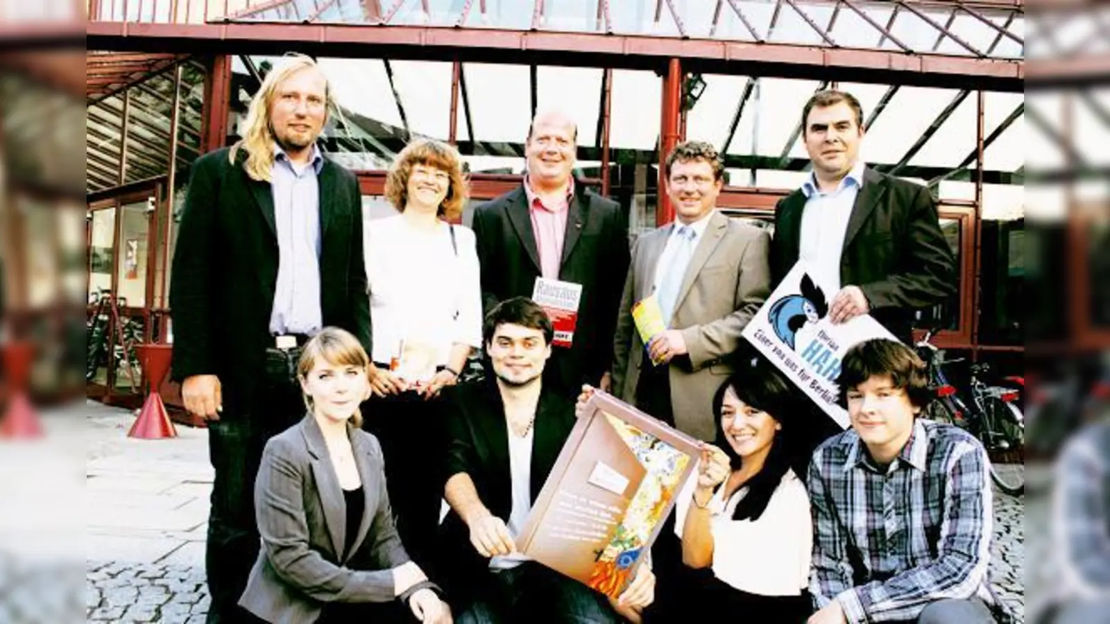 Dr. Toni Hofreiter (Grüne), Ingrid Lenz-Aktas (SPD), Wolfgang Seidel (Linke), Jimmy Schulz (FDP) und Florian Hahn (CSU) (oben, von li.) kamen auf Einladung der jugendlichen Organisatoren nach Unterschleißheim.	 (Foto: em)