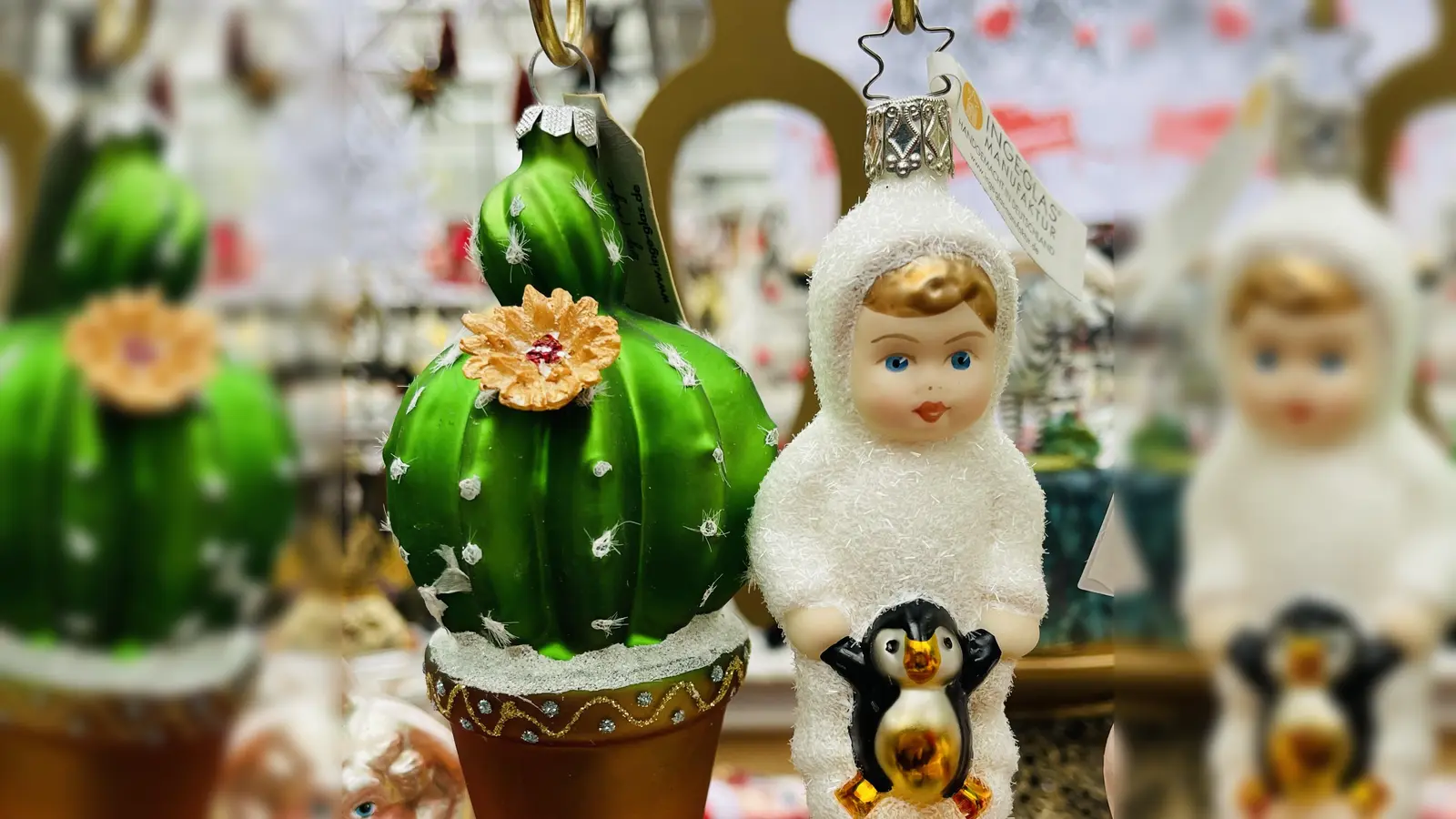 Ob nostalgisch oder humorvoll, die handgefertigten Glaskugeln sind immer ein echter Hingucker und ein tolles Geschenk. (Foto: hw)