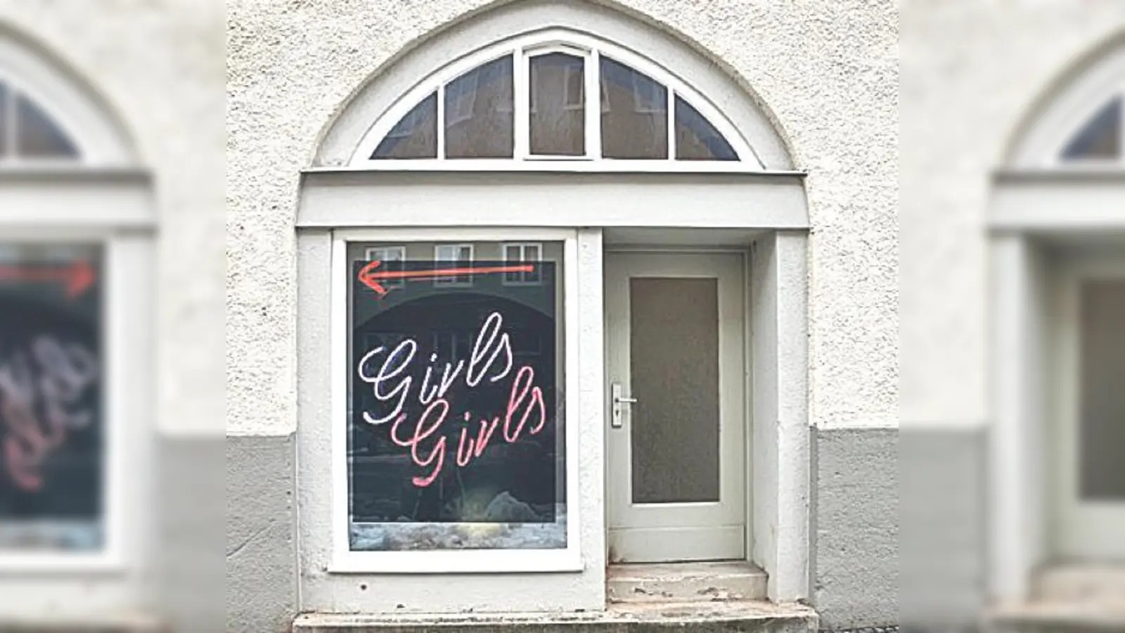 Der Münchner Künstler Ivan Baschang widmet sich den vielen alten und teils »vergessenen« Schaufenstern kleiner Läden und Geschäfte. 	  (Foto: Ivan Baschang)