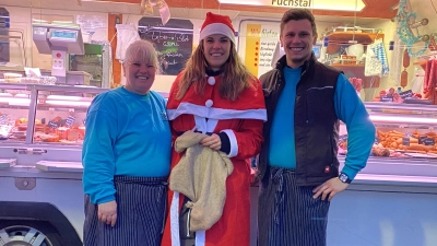 Der Nikolaus kommt auch zum Pullacher Wochenmarkt. (Foto: EMMA Marketing)