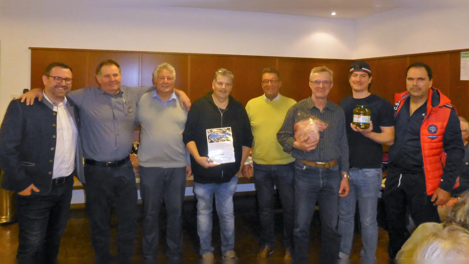 Die Preisträger (v.l.): René Buchmann, Georg Halmburger, Georg Rittler, Jo Schweiger, Roland Frick, Anton Bogner, Michael Hiebl und Martin Bichler.  (Foto: CSU Pliening)