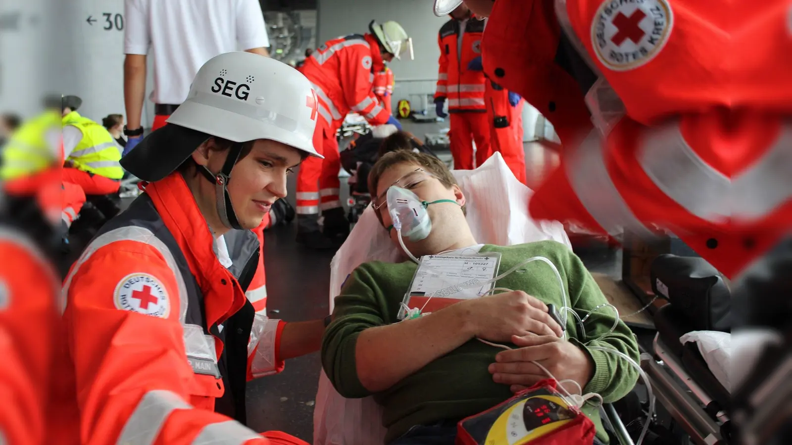 Erste-Hilfe-Kenntnisse auffrischen – auch das ist beim Aktionstag am Marienplatz möglich. Hier im Bild die Schnelle Einsatzgruppe bei der Arbeit.  (Symbolb.: © BRK-KV München)