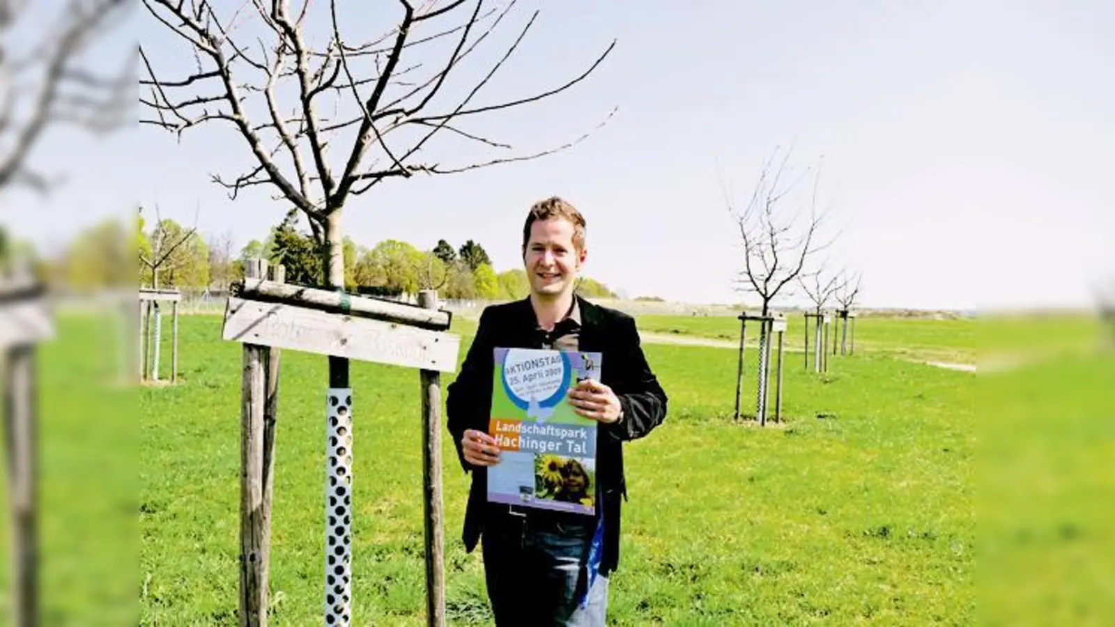 Der Sprecher der Gemeinde Unterhaching, Simon Hötzl, freut sich darauf, ein umfassendes Aktionsprogramm für den kommenden Samstag, 25. April, geschnürrt zu haben.  (Foto: Kathrin Kohnke)