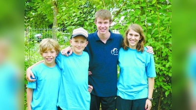 Erfolgreiche Karlsfelder Schwimmer: Gregor Wörl,Marvin Christmann,Daniel Sikeler und Stefanie Wörl. (Foto: pi)