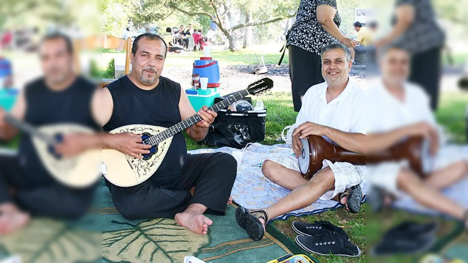 In den ausgewiesenen Grillzonen dürfen die Anwohner des Goldschmiedplatzes weiterhin schmausen und feiern.  (Foto: Wally Schmidt)