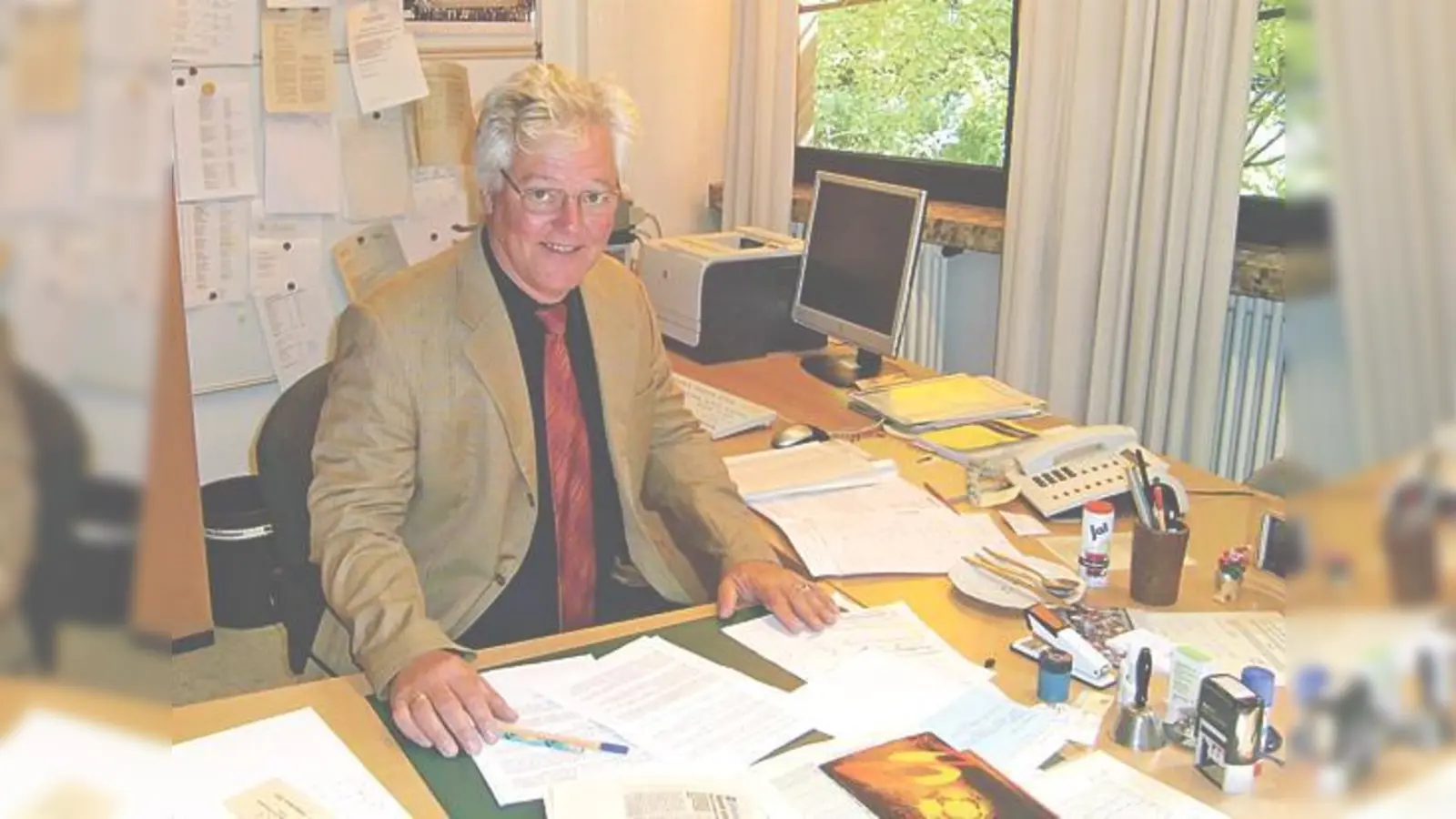 Oberstudiendirektor Wolfgang Hansjakob vom Wilhelm-Hausenstein-Gymnasium (WHG) im Bogenhauser Stadtquartier Arabellapark erwartet eine merkliche  Entlastung der Schülerzahl durch das Gymnasium Unterföhring.	 (Foto: hbg)