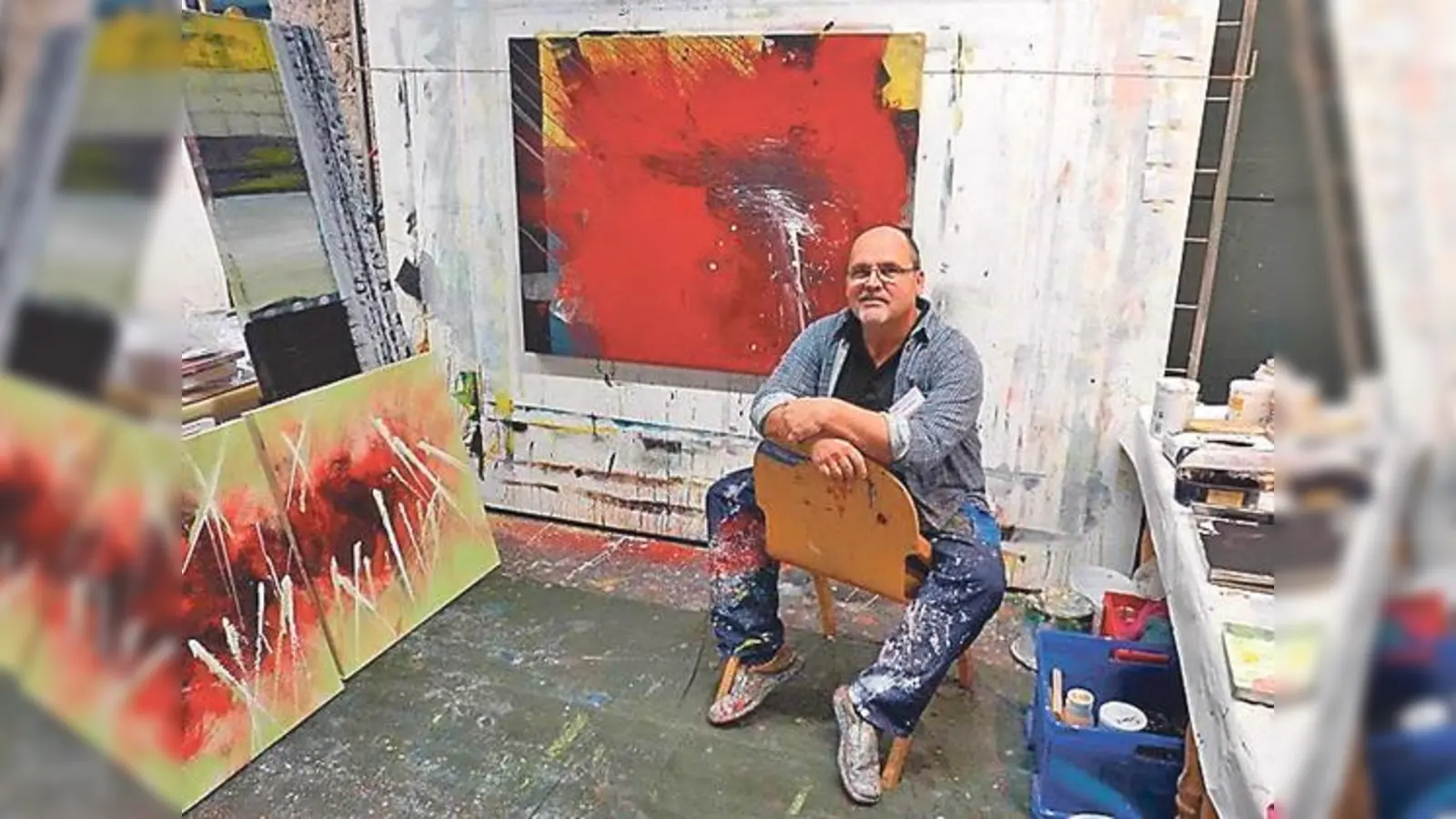 Die abstrakten Bilder Volker Zacharias entstehen zu Musik in seinem Atelier.	 (Foto: VA)