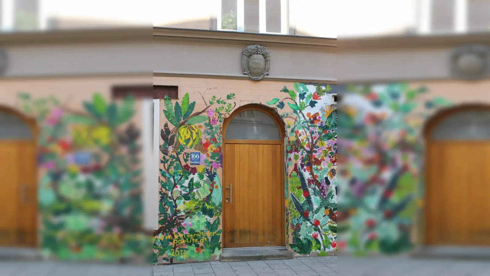 Das Haus in der Schwanthalerstraße 166 hat einen neuen, exotischen Anstrich bekommen. (Foto: SE)