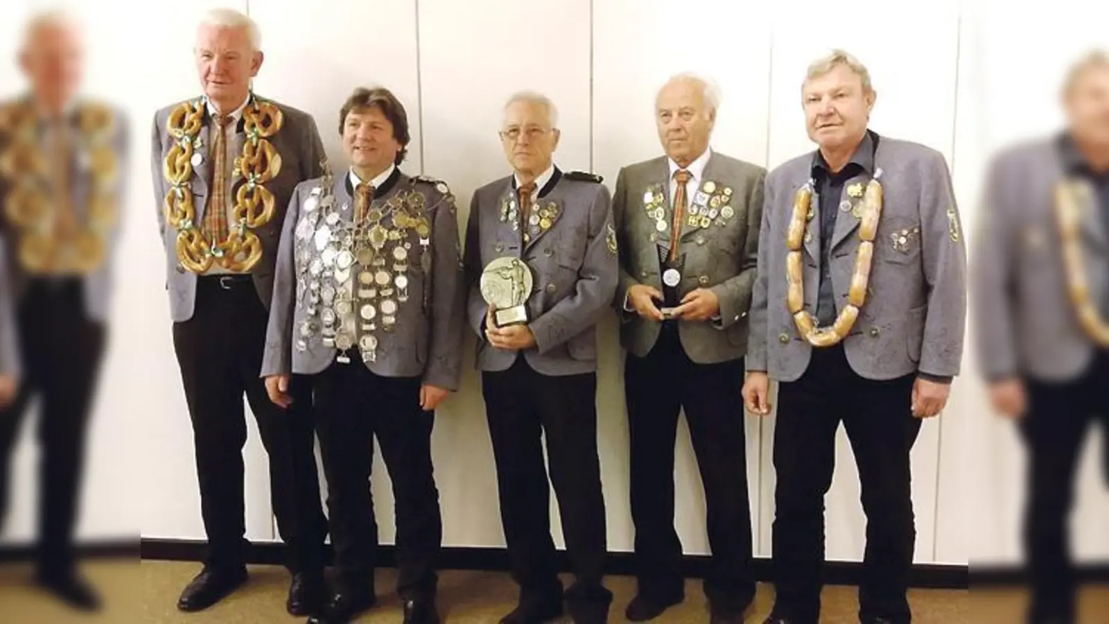 Bilden das neue Königskaus (von links): Helmut Wagner, Albert Müller, Heinz Pleynert, Matthias Zuber und Theo Arthuber.	 (Foto: VA)