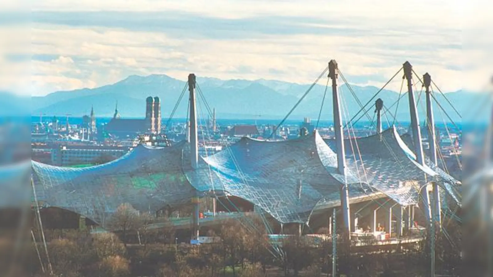 Der dauerhafte Erhalt der Anlagen im Olympiapark hat seinen Preis. Ein dicker Brocken ist allerdings das Zeltdach. Dessen Erneuerung soll allein 80 Millionen Euro kosten. 	 (Foto: Olympiapark München GmbH)