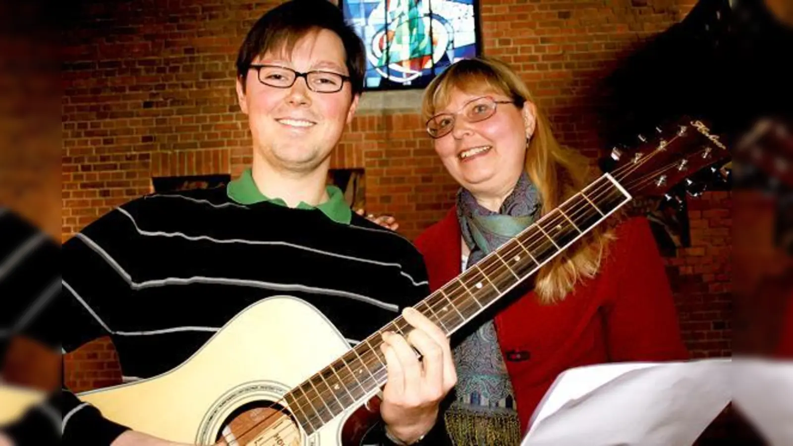 Viel vorgenommen hat sich die neue Band der Dankeskirche: Monika Fink und David Klebs treten mit zwei anderen musikbegeisterten jungen Leuten in dem Gotteshaus am Curt-Mezger-Platz auf.	 (Foto: ws)