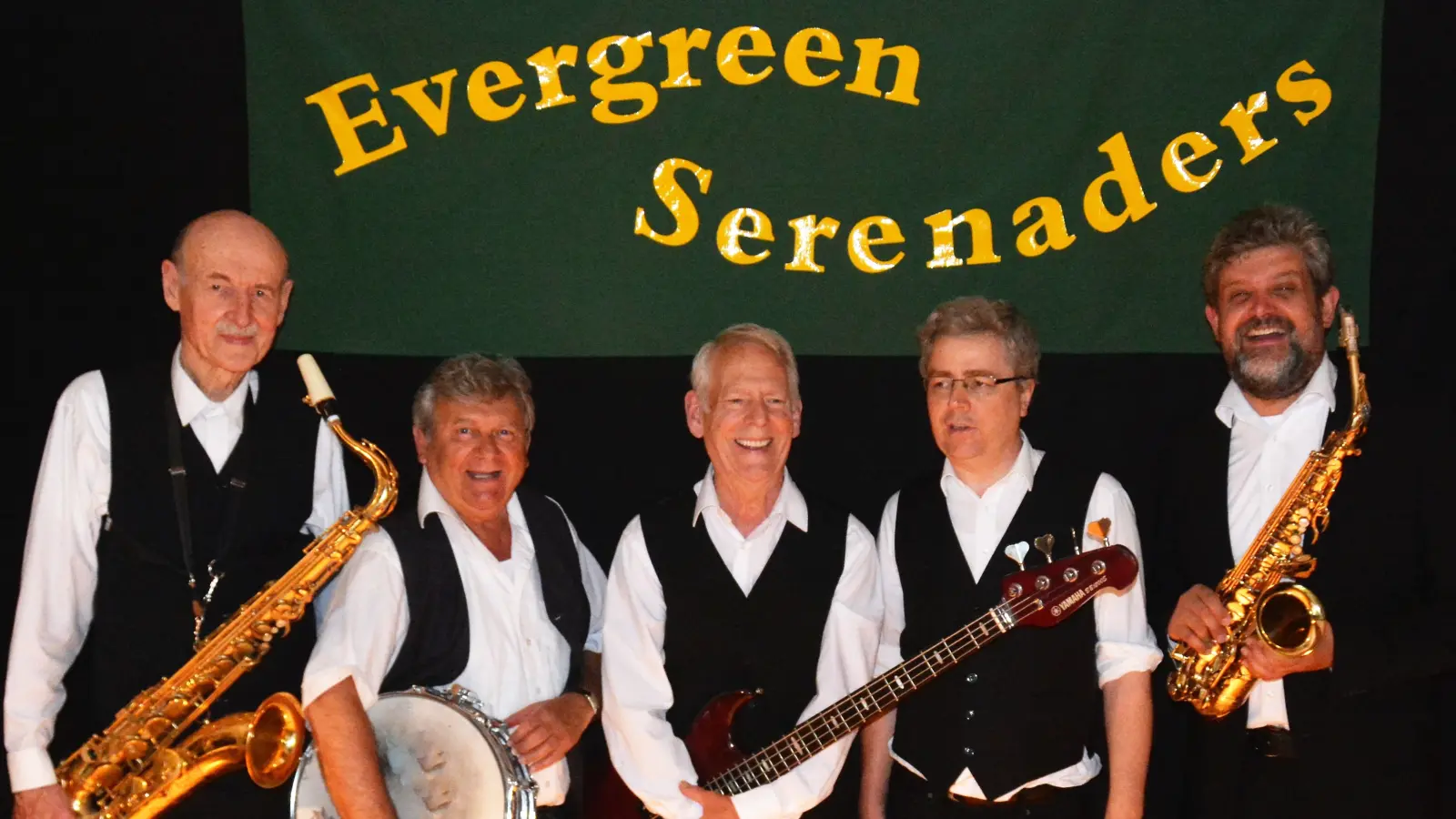 Die Evergreen Serenaders spielen zum Tanz auf. (Foto: Evergreen Serenaders)